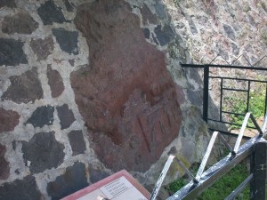 Petroglifo en las escalinatas de acceso a Teotenango Petroglifo en las escalinatas de acceso a Teotenango