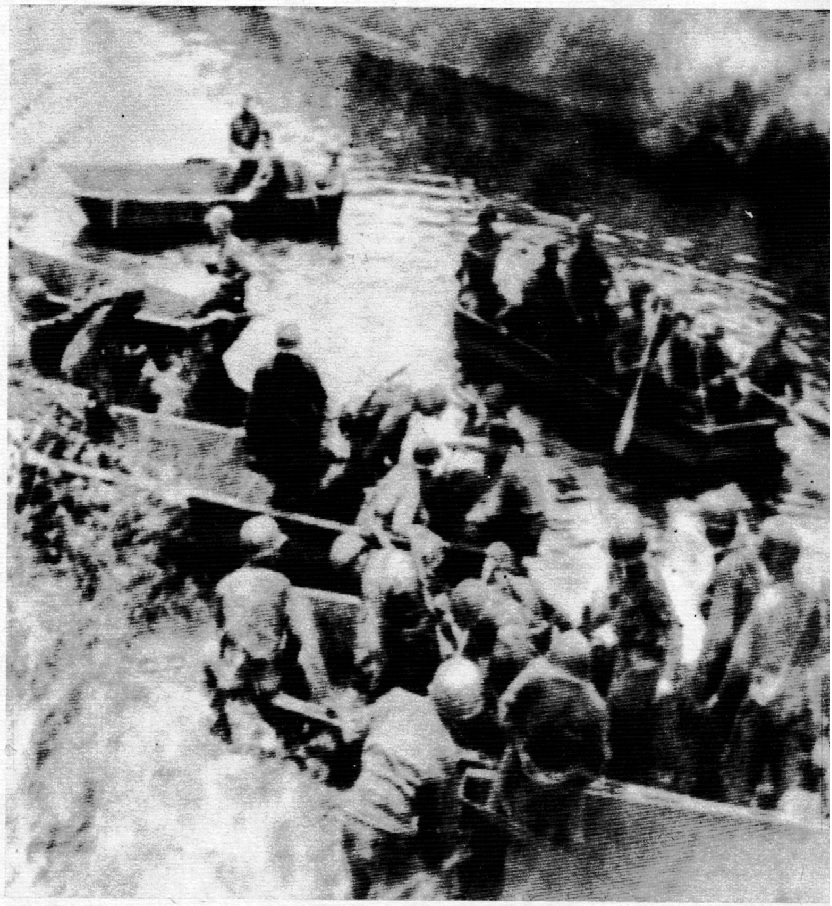 Mientras las divisiones alemanas se retiran a lo largo de todo el frente, fuerzas nortea¬mericanas cruzan el Sena en botes livianos para continuar la persecución del enemigo.